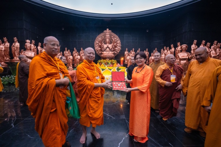 Ba Den Mountain Celebrates Vesak With A Series Of Sacred And Cultural Events