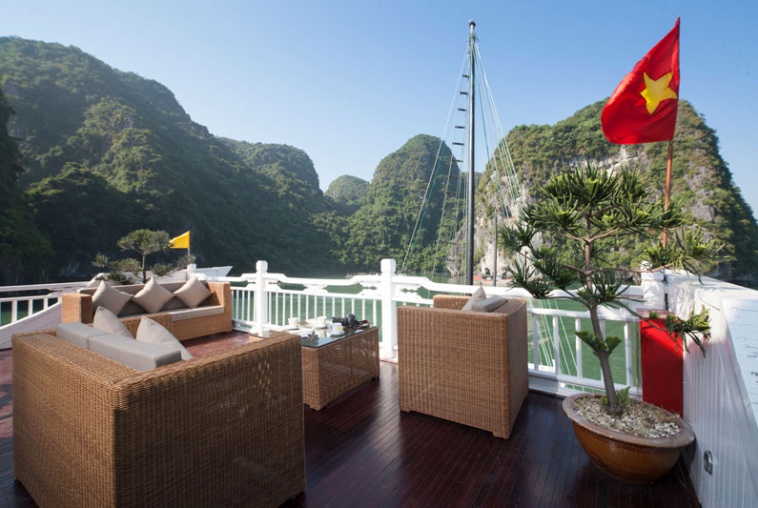 Vietnam-Travel-Group-Stellar-Cruise4